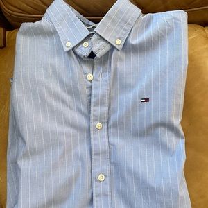 Men’s Tommy Hilfiger slim fit button down shirt.